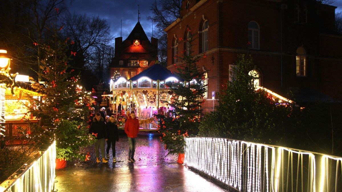 Eine Weihnachtsbeleuchtung soll es, trotz Energiekrise, in diesem Jahr geben - da sind sich die Stadt Cuxhaven und die Gemeinden im Landkreis einig. Foto: Koppe