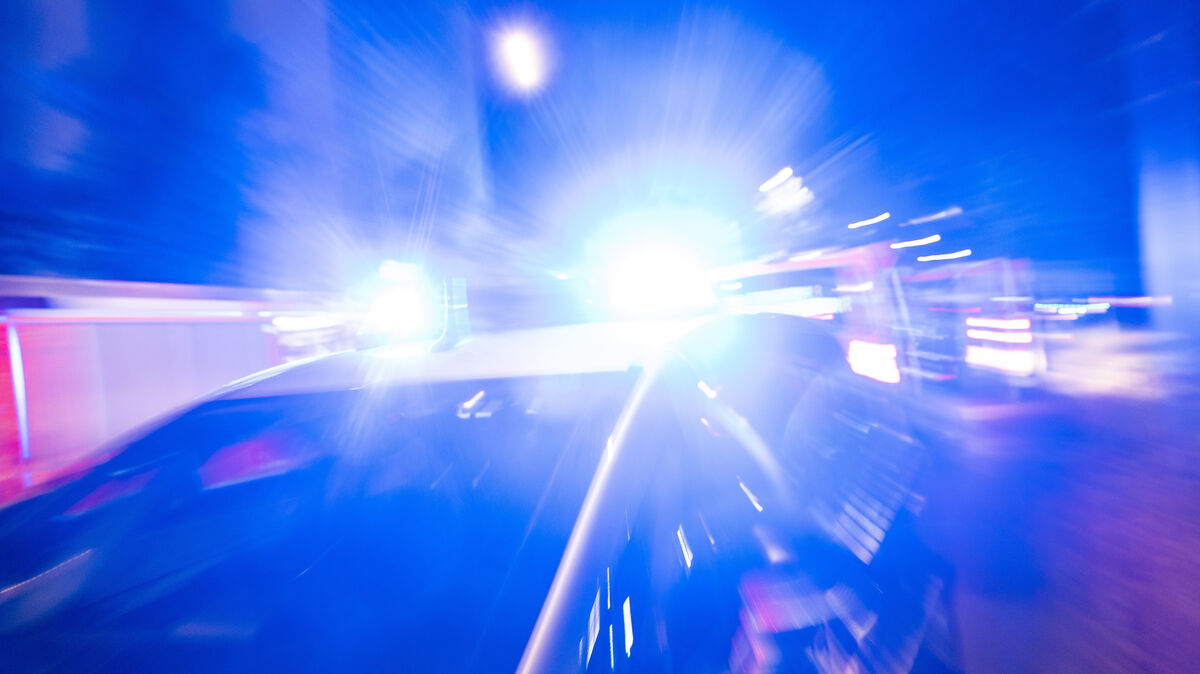 Von den Tätern fehlt bisher jede Spur und die Polizei sucht nach Zeugen. Foto: dpa