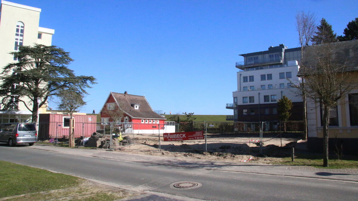 Die zukünftige Baustelle an der Prinzessinnentrift: Hier sollte ein umstrittenes Bauprojekt mit 28 Ferienwohnungen entstehen, dessen Bauantrag nun abgelehnt wurde. Jetzt werden die Pläne überarbeitet. Foto: Potschka