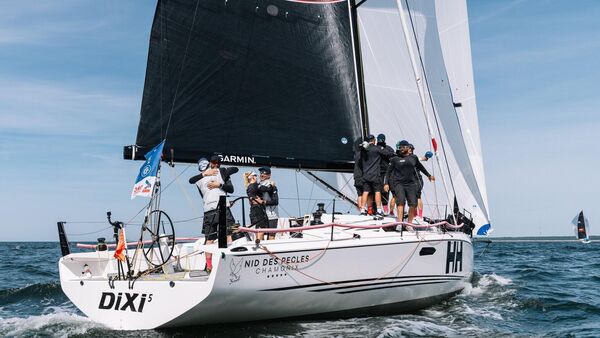 Trotz Wetterextremen und Reparatur: Segler Gordon Nickel aus Cuxhaven feiert EM-Titel