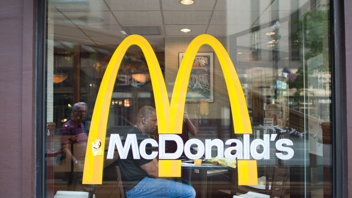 Eine "McDonald's"-Filiale in Hemmoor? Die Pläne existieren weiterhin, aber die umstrittene Standortwahl neben einer Grundschule scheinen vorerst vom Tisch zu sein. Foto: Peter Grimm / dpa