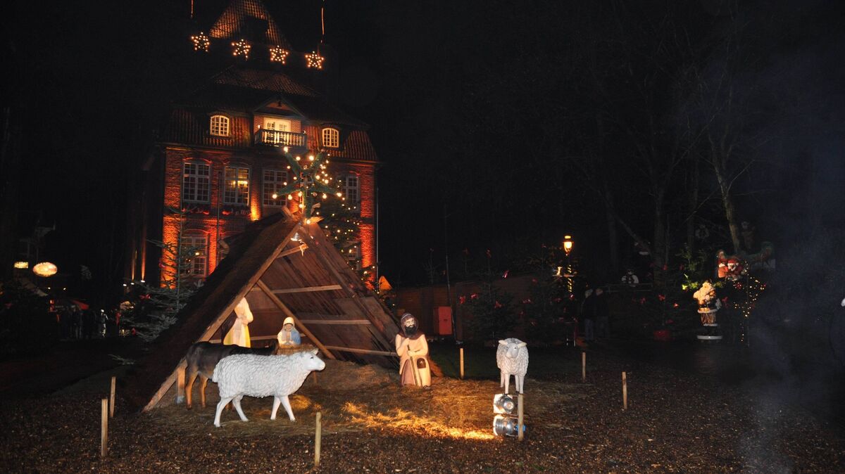 Auf dem Weihnachtsmarkt am Schloss Ritzebüttel in Cuxhaven wird es Schweigeminuten geben. Archivfoto: Kramp