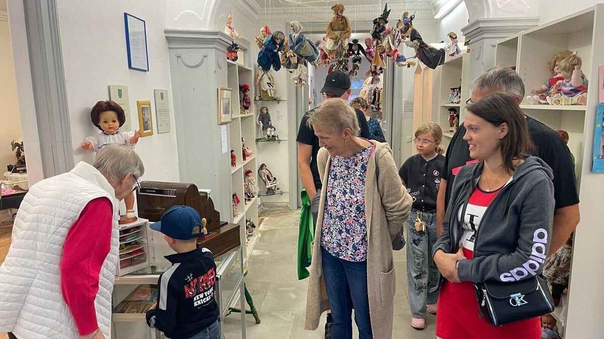 Zahlreiche Gäste auch in der Puppenstube.