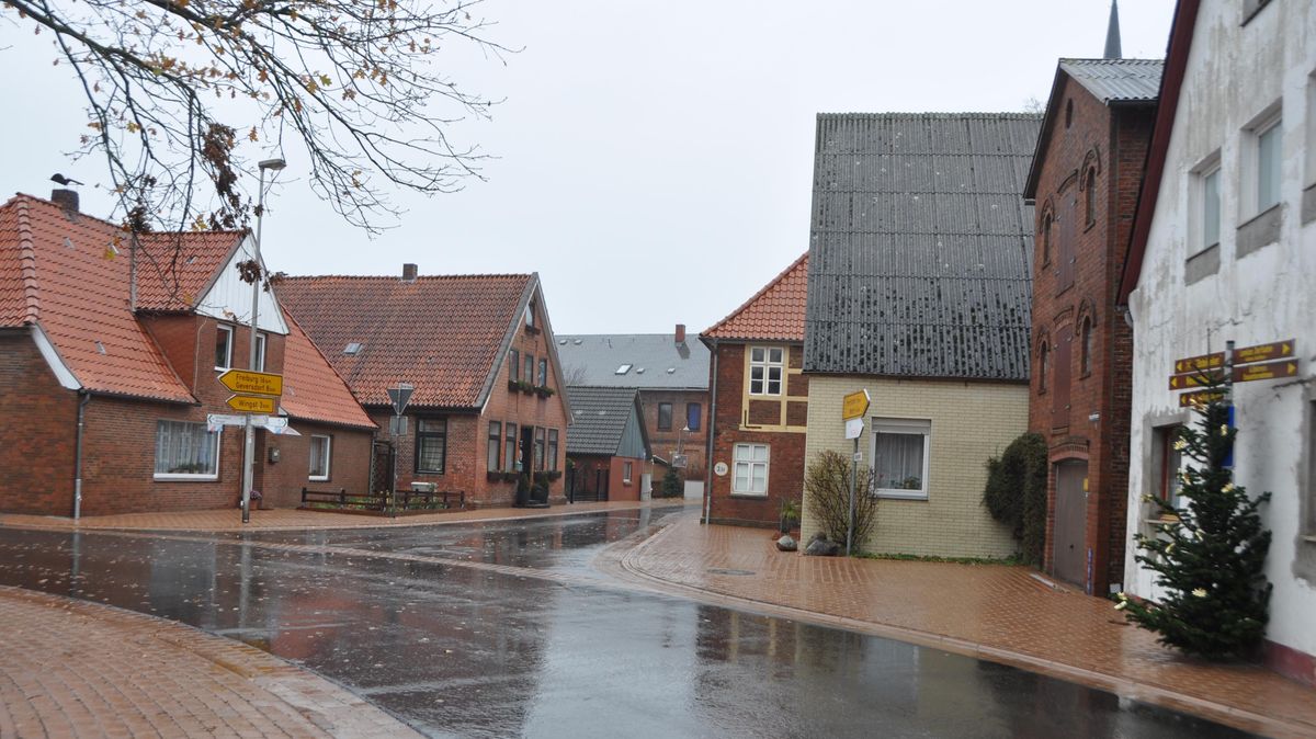 Oberndorfs neue Straßengestaltung ist weitgehend fertig. Gefeiert werden soll sie mit einem großen Straßenfest im Frühjahr bei dann hoffentlich bestem Wetter. Foto: Kramp