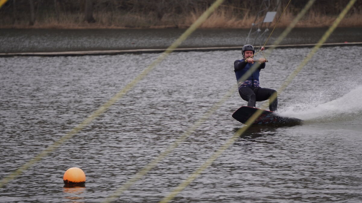 Auch für das Jahr 2026 sind an der Wasserski- und Wakeboard-Anlage in Neuhaus etliche Veranstaltungen und Kurse geplant. Foto: Brettschneider