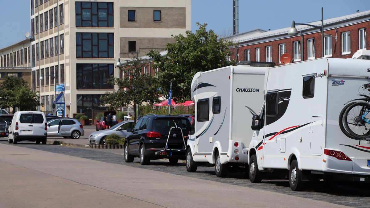 In Cuxhaven wächst der Ärger über Camping am Straßenrand. Foto: Tiedemann