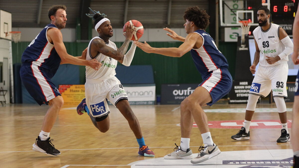 Gerade noch rechtzeitig: Der neue US-Amerikaner der BasCats, Cedric JeJuan „CJ“ Mitchell, durfte spielen. Foto: Unruh