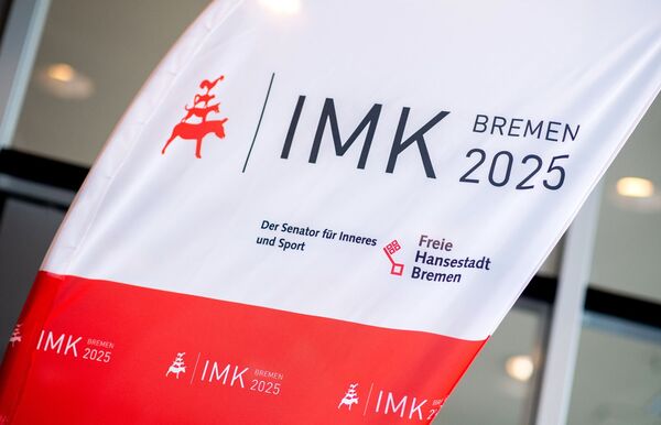 Innenministerkonferenz: Tierschützer- und Fußballfan-Protest