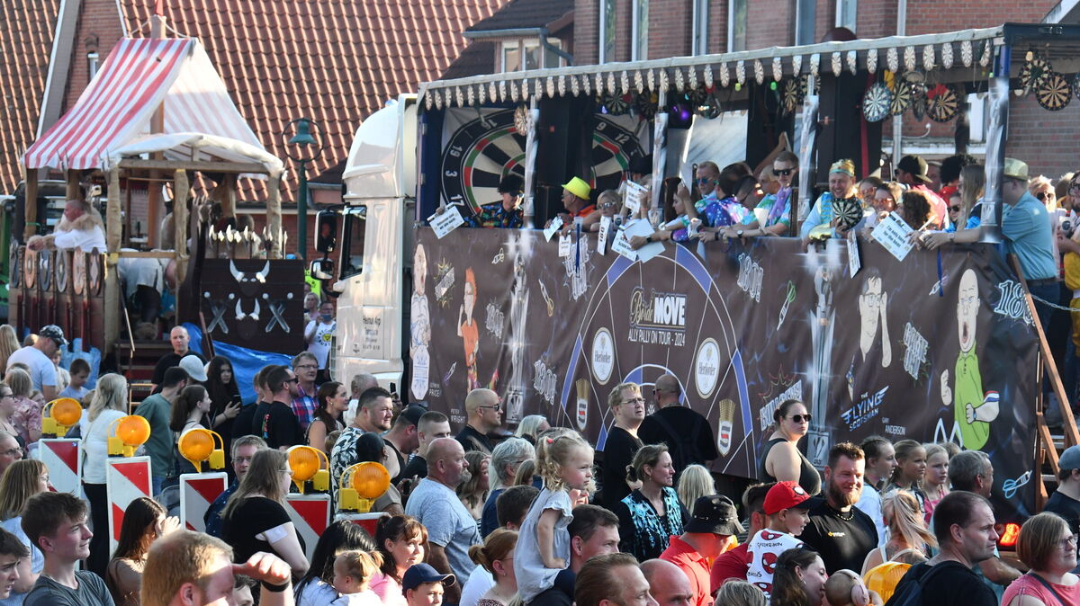 Das Lamstedter Zentrum wurde beim Bördemove zur Partymeile. Foto: Schröder