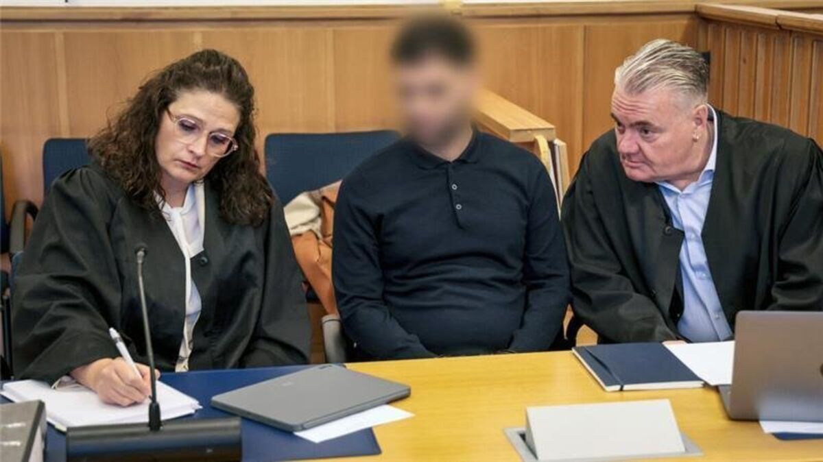 Der 34-jährige Beschuldigte zwischen seinen Verteidigern, Dinah Busse und Dirk Meinicke. Foto: dpa