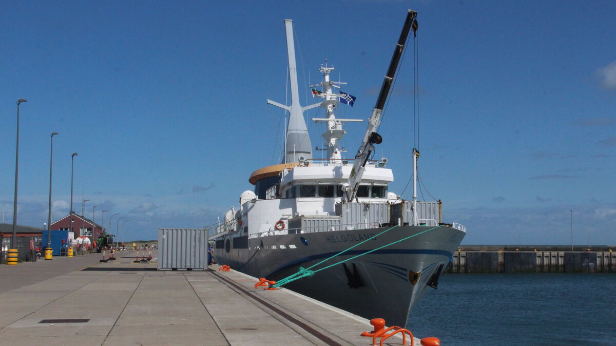Die "Helgoland" konnte am Donnerstag (19. März 2026) nicht wie geplant zur Insel Helgoland fahren. Archivfotos: Kramp