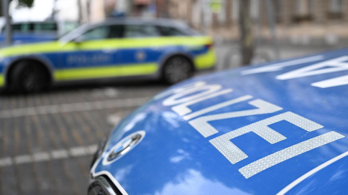 Die Polizei Cuxhaven sucht nach zwei räuberischen Diebstählen innerhalb von zwei Tagen nach Zeugen. Foto: Bernd Weißbrod/dpa