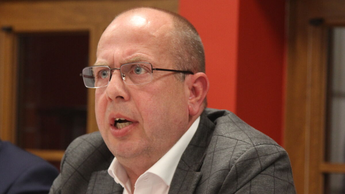 Nach Schilderung von Enak Ferlemann (CDU) habe SPD-Ratsmitglied Oliver Ebken am Stuhl des Fraktionsvorsitzenden Gunnar Wegener gesägt und das Ziel gehabt, nach dem Amt des Oberbürgermeisters zu greifen. Dies habe letztlich zur Demontage Ebkens in der SPD-Ratsfraktion geführt. Archiv-Foto: Rohde
