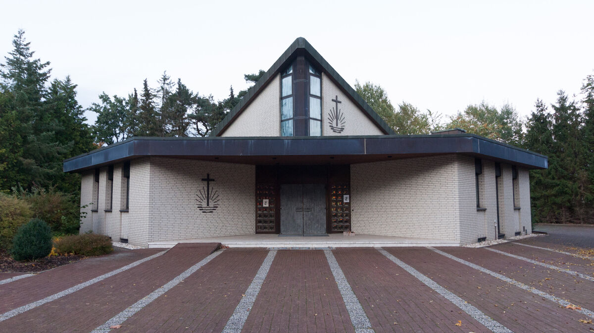 Lange Zeit stand die ehemalige Neuapostolische Kirche in Hemmoor leer, jetzt wurde für das markante Gebäude ein Käufer gefunden. Foto: Strickling/Wikipedia