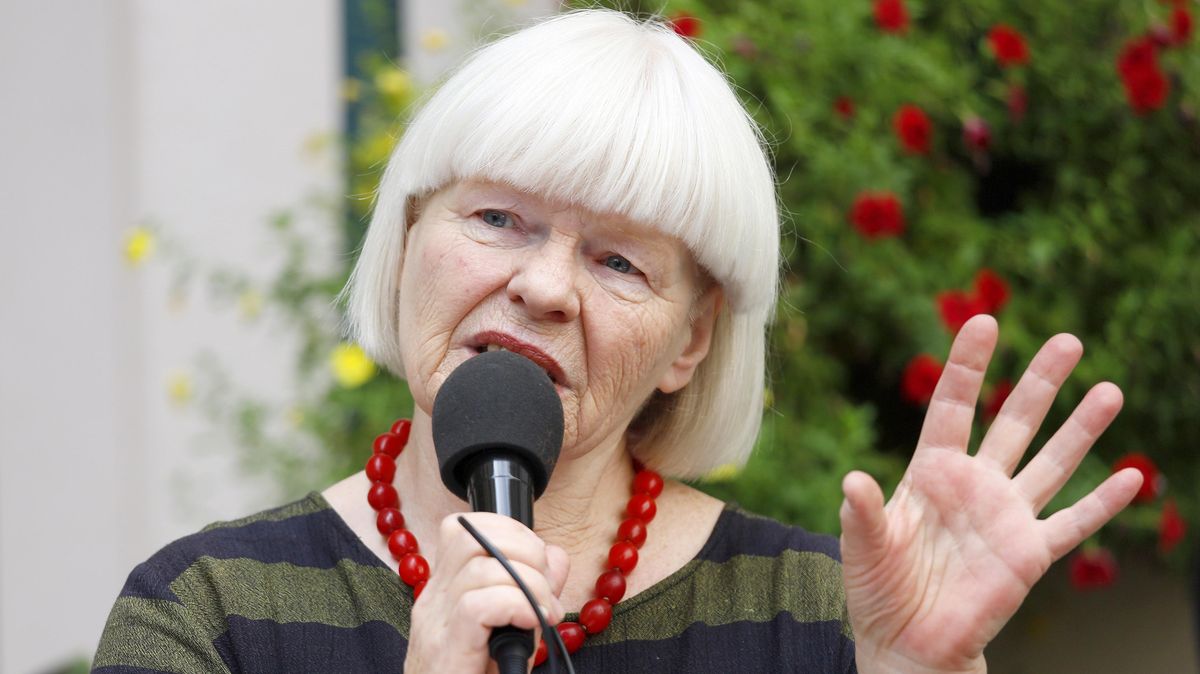 Die Journalistin, Lektorin und Übersetzerin Uta Ruge verwebt in ihrem Buch "Bauern, Land" Kindheitserinnerungen, Weltpolitik und das Landleben von heute zu einer lehrreichen und packenden Saga. Am Sonntag stellt sie ihr Werk in Altbachenbruch vor. Foto: Holger Groß