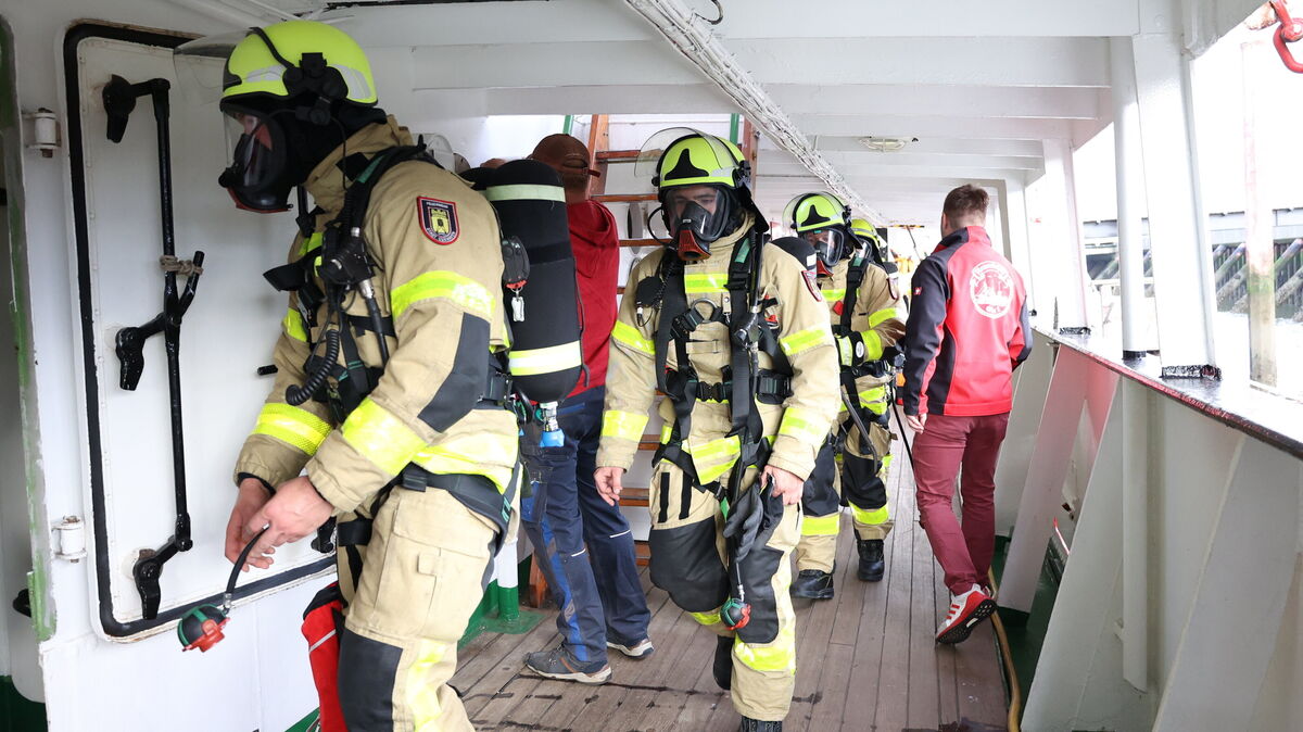 Ausgerüstet und los geht’s: Brand im Maschinenraum. Foto: Larschow