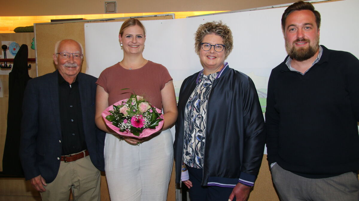 Im Sommer 2025 begrüßten Ortsbürgermeisterin Claudia Bönnen (2.v.r.) und ihr Vorgänger Herbert Kihm (l.) Marcel Peisker für die ausgeschiedene Mandy Kaufmann als neues SPD-Mitglied im Ortsrat Sahlenburg. Jetzt schied Peisker auf eigenen Wunsch aus der SPD-Fraktion im Ortsrat aus. Foto: Potschka