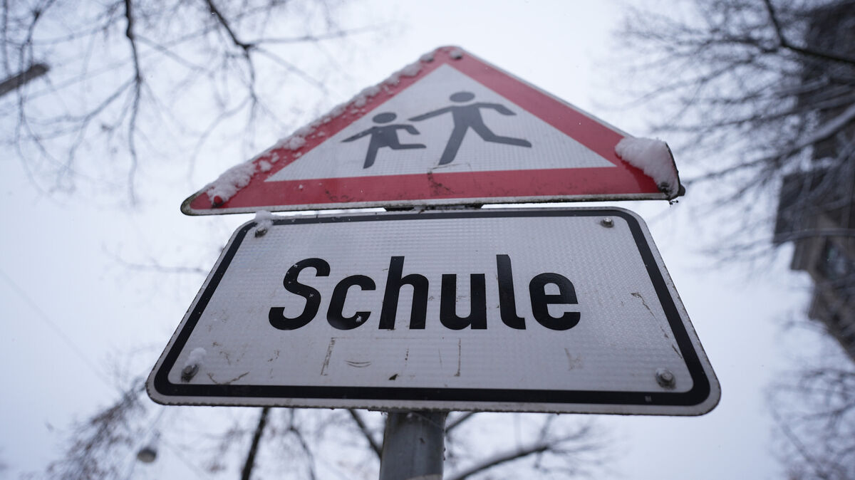 Auch am Donnerstag fällt der Unterricht an den allermeisten Schulen im Landkreis Cuxhaven aus. Symbolfoto: Marcus Brandt/dpa