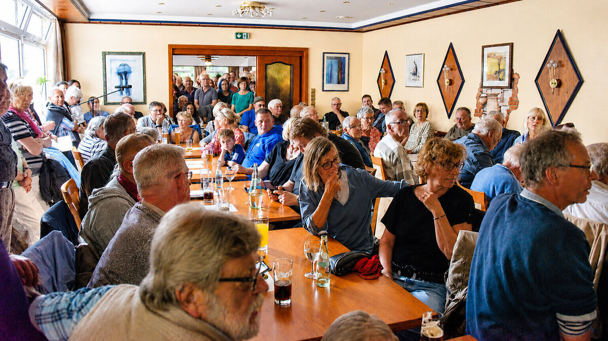 Rund 150 Bürgerinnen und Bürger folgten der Einladung der Interessengemeinschaft Bauvorhaben Prinzessinnentrift in die Gastronomie „Zur Sonne” im Kegelzentrum. Die volle Gastronomie machte deutlich: Das Bauvorhaben bewegt das Viertel.
