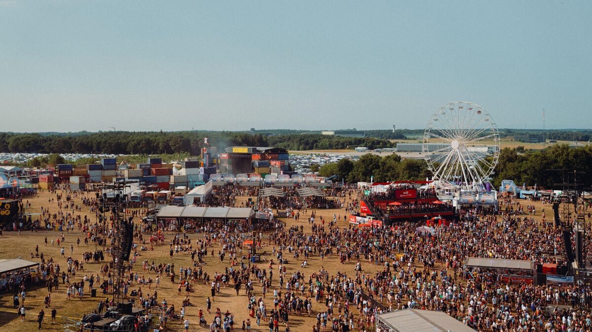 Das Deichbrand 2026 ist vorbei: Nach vier Tagen voller Musik und Partys treten die letzten Besucher ihre Heimreise an. Foto: Jim Neve/Deichbrand