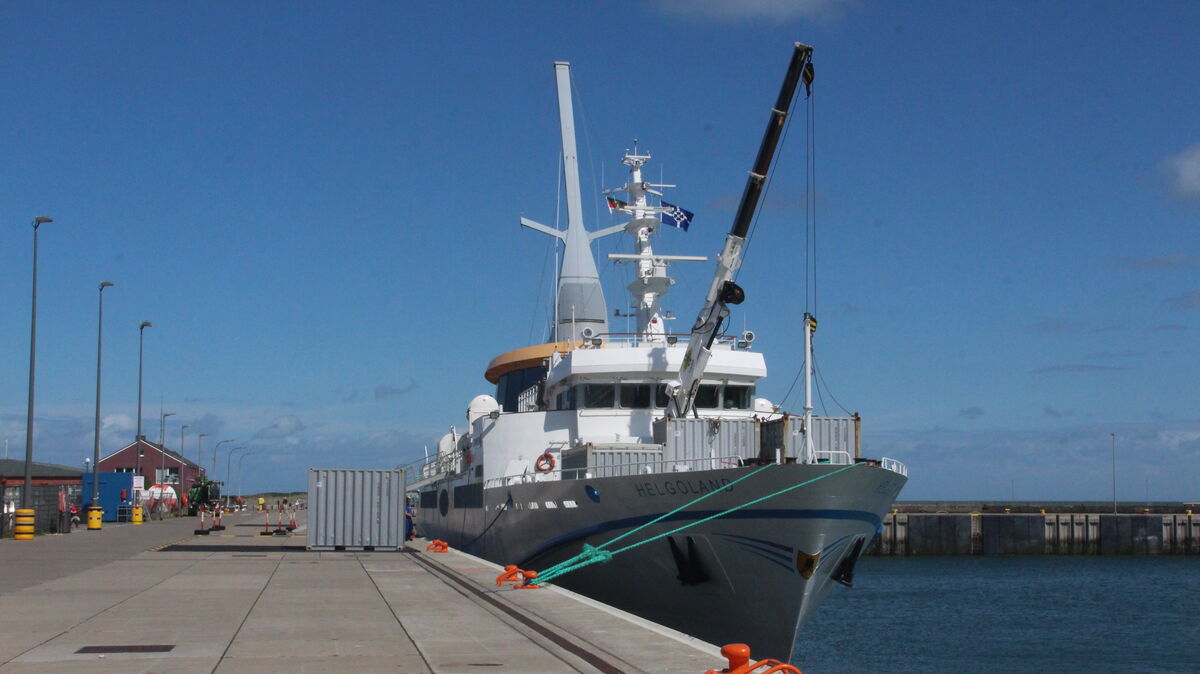 MS "Helgoland" am Helgolandkai im Vorhafen der Insel. Dieser Liegeplatz ist aber bei bestimmten Windrichtungen nich sicher. Archivfotos: Kramp