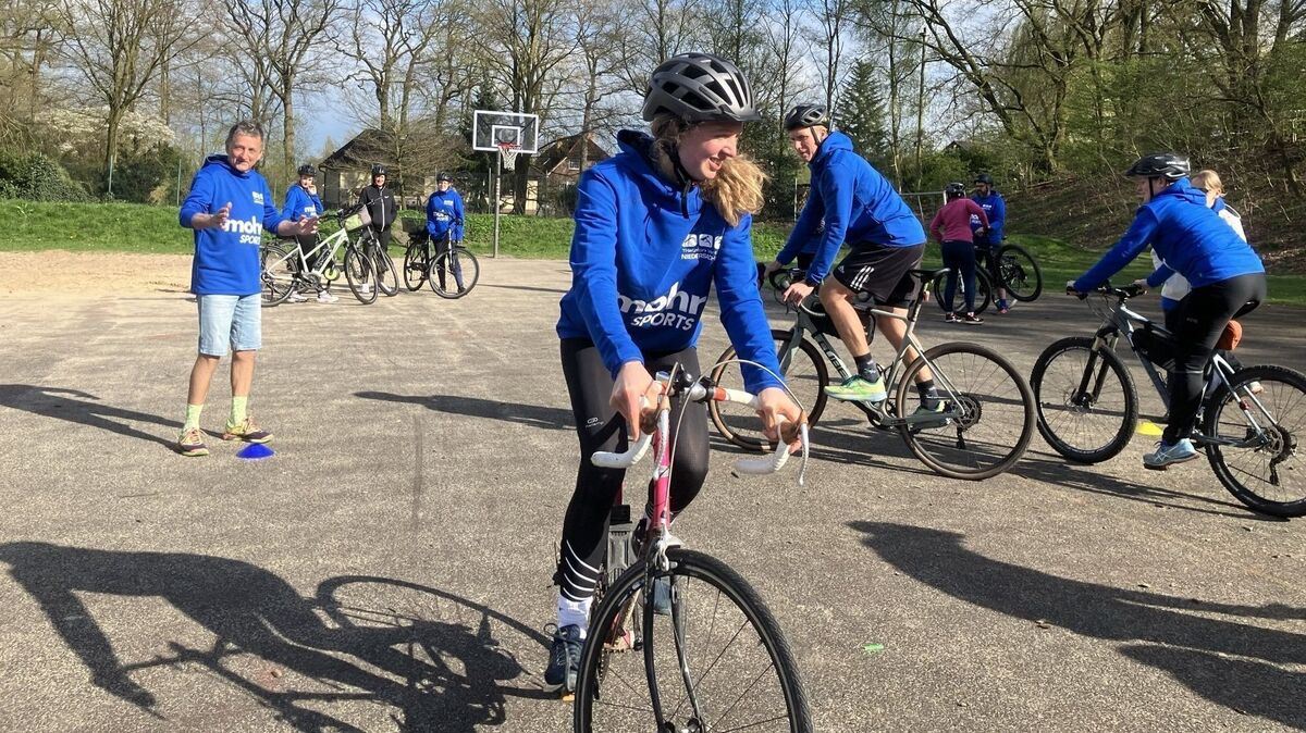 Heino Grewe-Ibert (links) bei einer seiner zahlreichen Triathlon-Lehrer-Fortbildungen. Foto: Privat