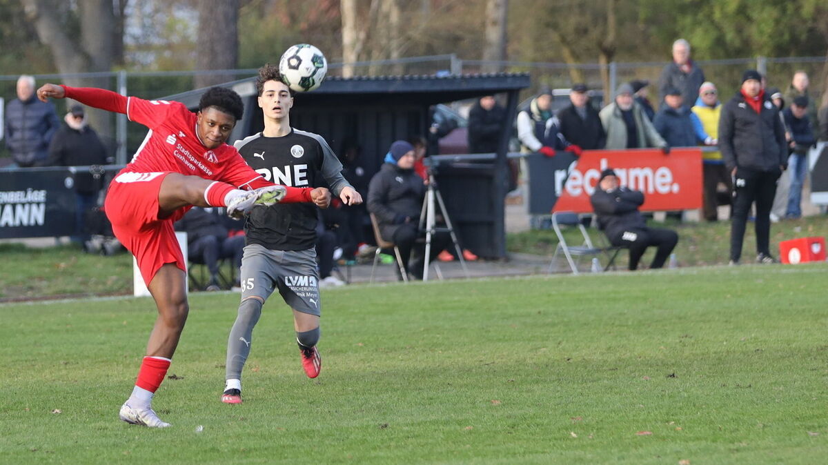 Okungbowa Bright hat sich durch gute Leistungen ins Team von Rot-Weiss Cuxhaven gespielt. Der U19-Spieler des JFV Cuxhaven erzielte als Abwehrspieler schon zwei Treffer. Foto: Unruh