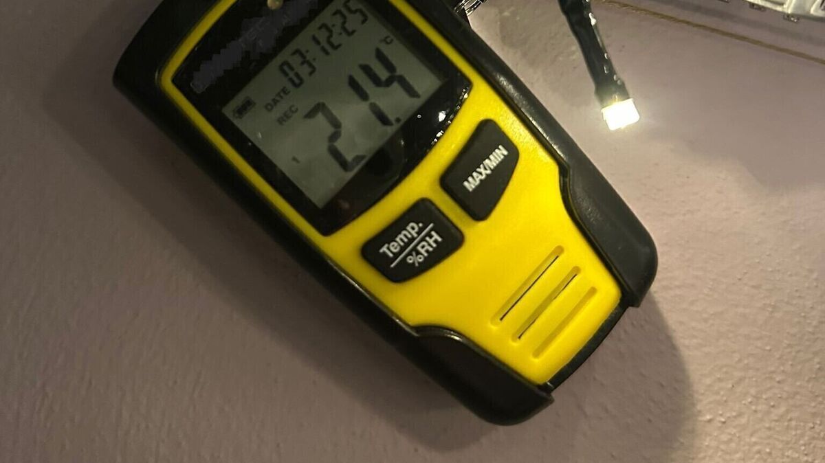 Täglich wird in der Althemmoorer Kita die Luftfeuchtigkeit gemessen. Die Werte sind nicht zufriedenstellend. Foto: privat