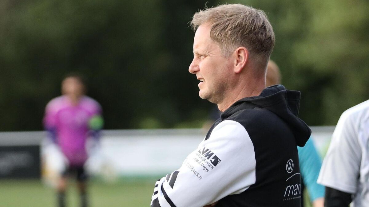 Cuxhavens Trainer Timo Szybora nutzt das Pokalspiel am Mittwoch in Stade, um einigen angeschlagenen Stammspielern eine Pause zu gönnen . Foto: Unruh