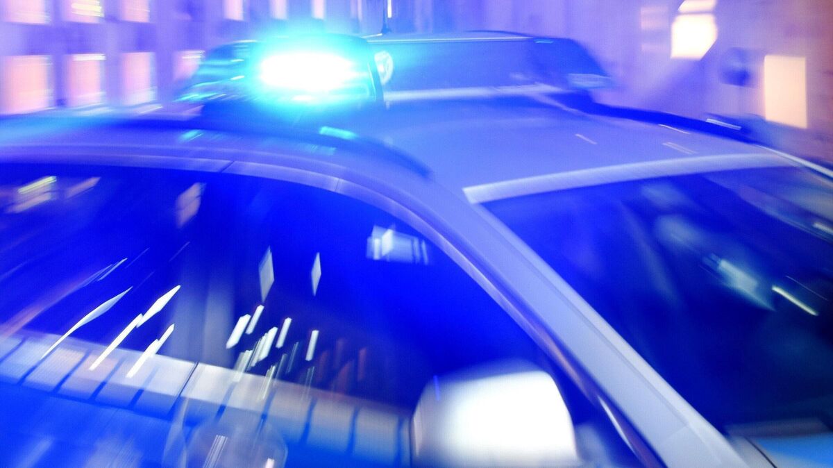 Bei einem Einsatz in Bremerhaven-Geestemünde wurden zwei Polizisten von einem 36-jährigen Mann angegriffen und leicht verletzt. Foto: Carsten Rehder