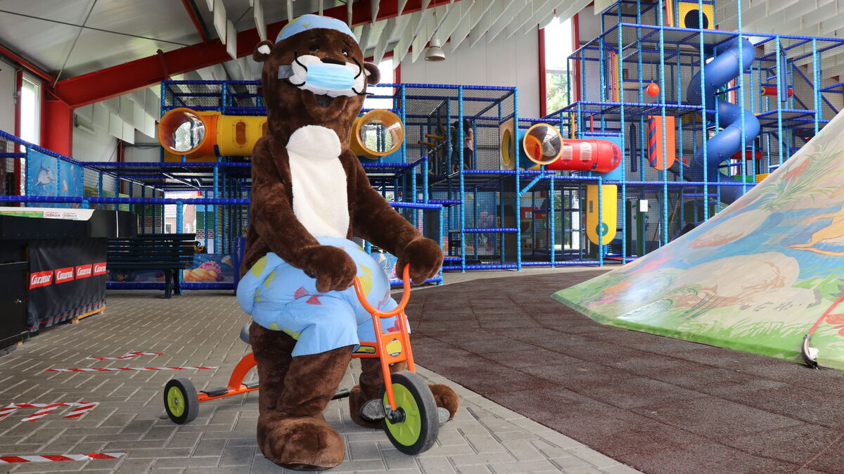 Als Werbefi9gur der Spiel- und Spaßscheune darf er bleiben, aber sonst hat Otti Otter ausgedient. Foto: Mangels