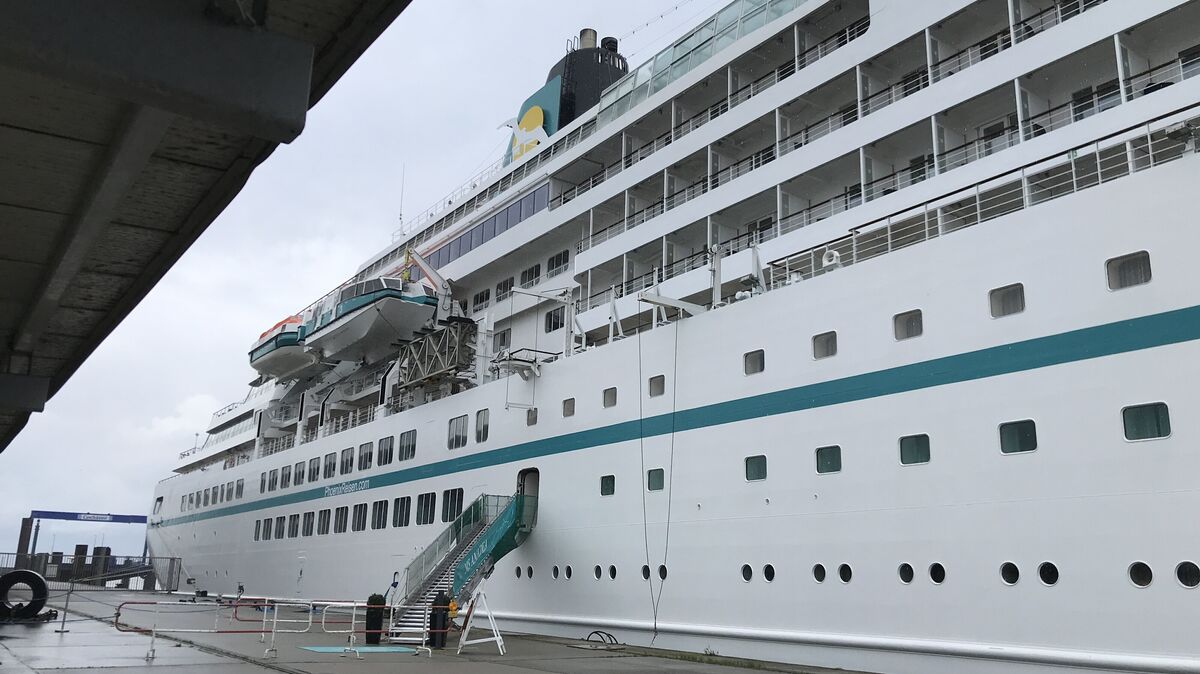 Für kleinere Kreuzfahrtschiffe wie die "Amadea" der Reederei "Phoenix Reisen" ist Cuxhaven ein attraktiver Ausweichhafen geworden, wenn das ursprüngliche Ziel nicht angelaufen werden kann. Foto: Reese-Winne