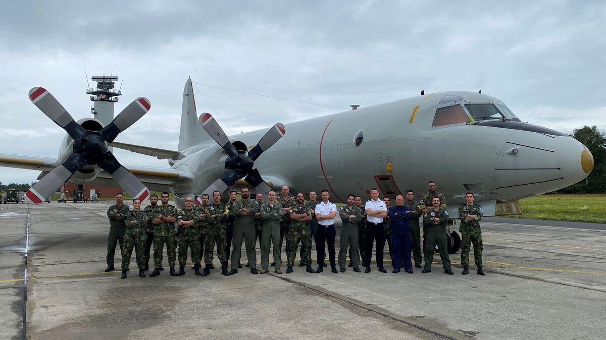 Von der Nordsee an die Atlantikküste: Portugiesische Flugzeugtechniker haben eine weitere P3-C Orion des MFG 3 für die Überführung fit gemacht und verabschiedeten sich jetzt mitsamt der Maschine aus Nordholz. Foto: Marinekommando