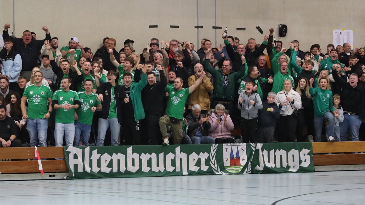 Der Jubel im großen Altenbrucher Fanblock war nach dem Erreichen des Masters-Cups riesig. Foto: Unruh