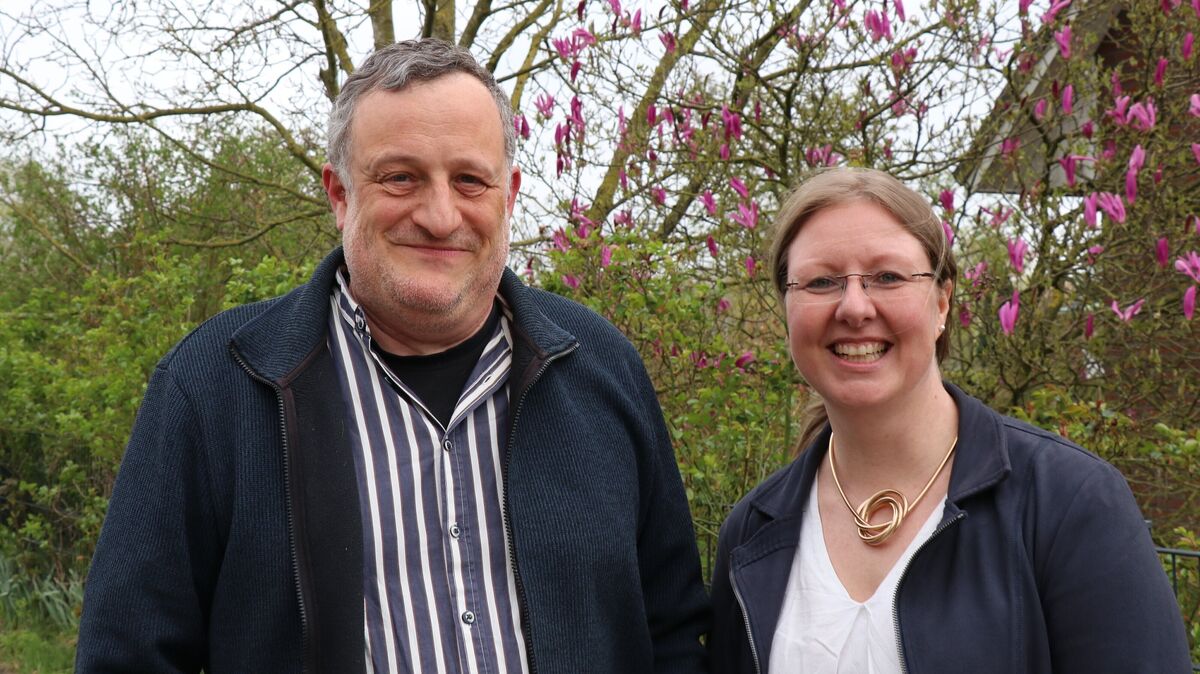 Alena Schwarz und Uwe Burmester, die neuen Sprecher des Grünen-Ortsverbands Land Hadeln, setzen auf Eigenständigkeit und betonen im Vorfeld der Kommunalwahl ihre inhaltlichen Schwerpunkte. Foto: Mangels