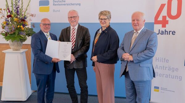"Helfer in der Nachbarschaft": Ehrung für Hemmoorer Uwe Hagemann
