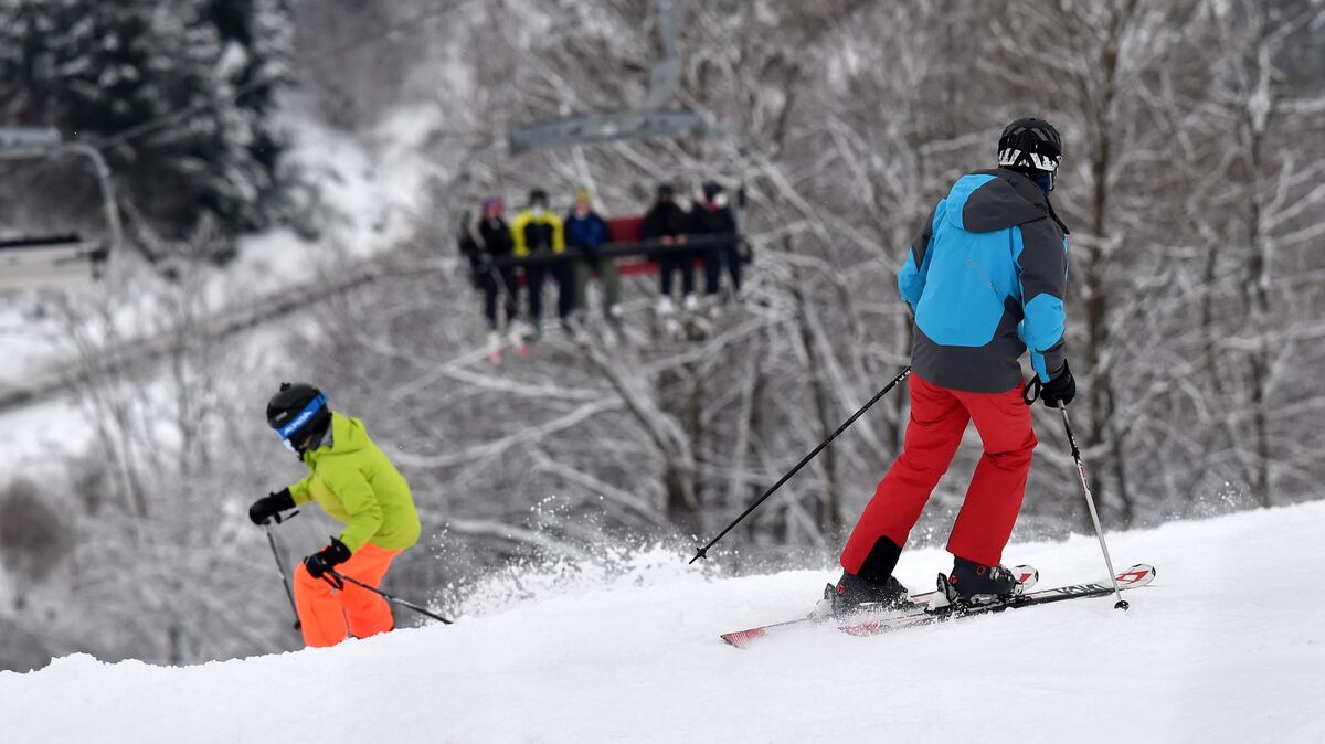 Bei einer Skifreizeit in Österreich haben sich mindestens 15 Cuxhavener Jugendliche mit Corona infiziert. Der Landkreis betont, wie wichtig Freizeitangebote gerade jetzt für die Kinder sind. Foto: dpa/Caroline Seidel