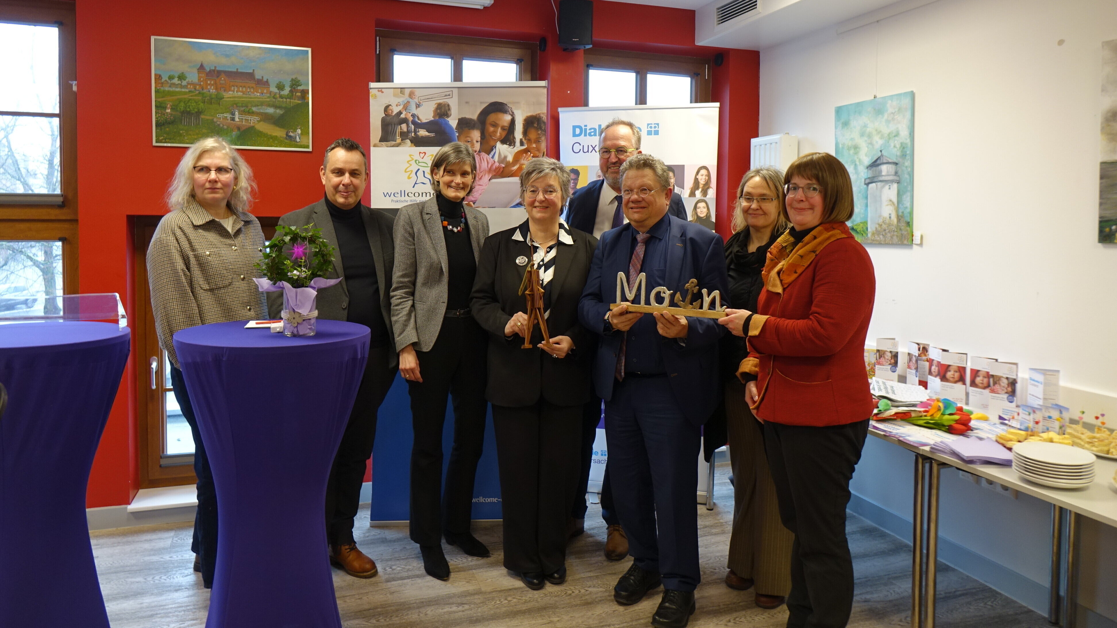 Bei der Eröffnung von wellcome dabei gewesen: (v.l.) Birgit Wellhausen, Oliver Lottke, Ilsabe von Campenhausen, Michaela Wachsmuth, Uwe Santjer, Dr. Andreas Philippi, Marit Kukat und Kerstin Tiemann. Foto: Märthe Werder