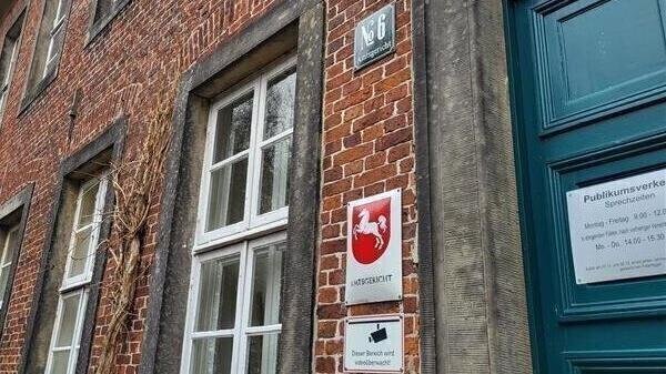 Ehestreit vor Gericht in Otterndorf: Frau soll ihren Mann getreten haben