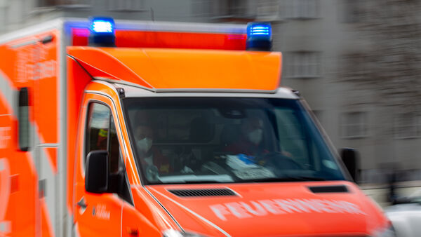 Unfall in Cuxhaven: Zwei Verletzte nach Bremsmanöver für Rettungswagen